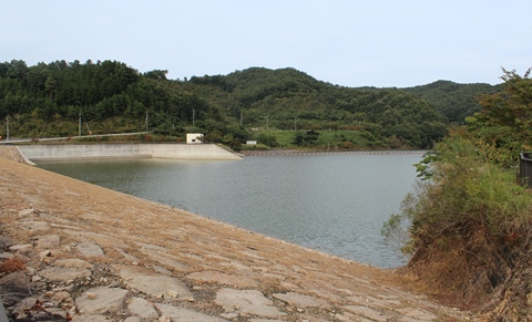 下蚊屋ダム湖面