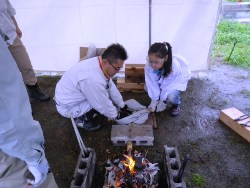 ふいごで火力を強める