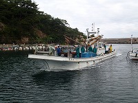 浦富定置網漁船の入網