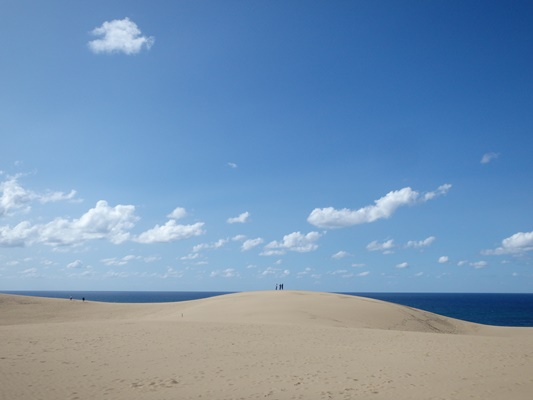 雲と海と砂丘