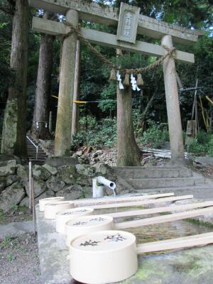 金持神社鳥居前