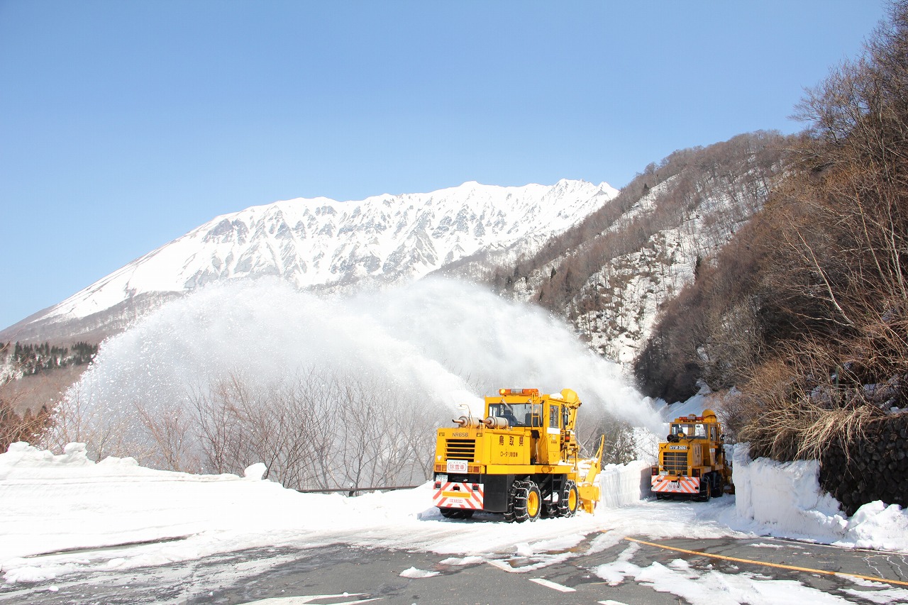 除雪車出発