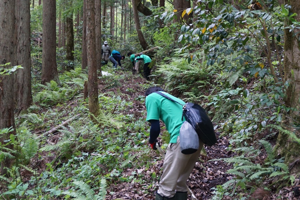 山腹水路の泥上げその1