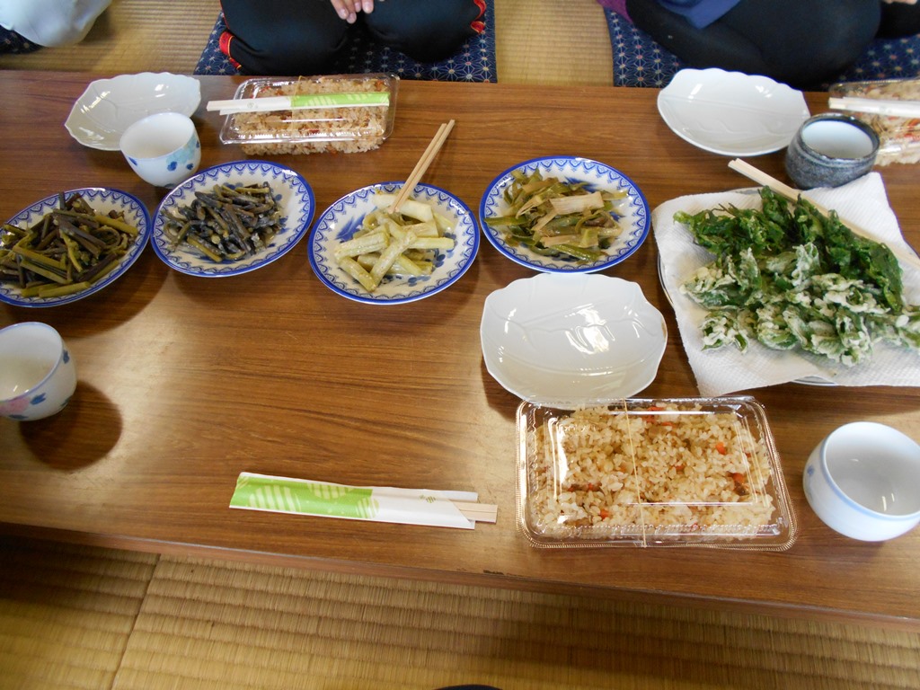 たくさんの山菜料理