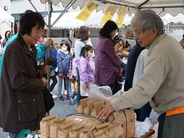 農産物販売の様子２