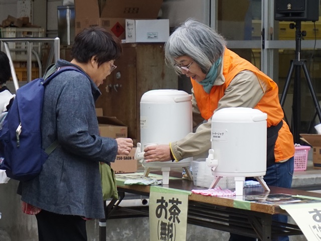 屋住の湧き水を使ったお茶の提供