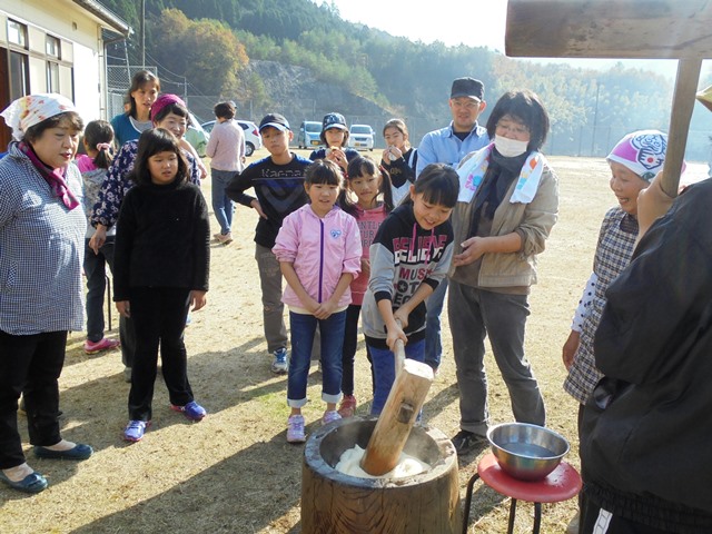 お餅つき