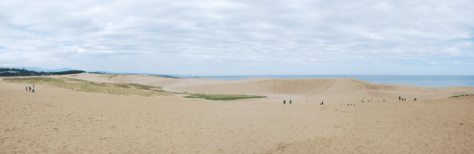 「馬の背」の風景－強い日射しが照り続いています