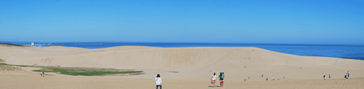 「馬の背」の風景－雲一つない青空が広がっています