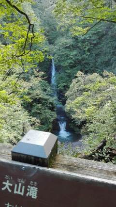 展望台から大山滝を望む