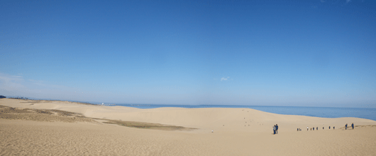 「馬の背」の風景－空と海と砂のコントラストが美しいです